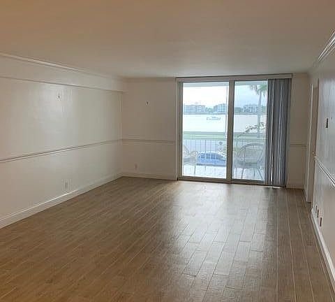2nd image of 917 N Flagler Dr APT 212