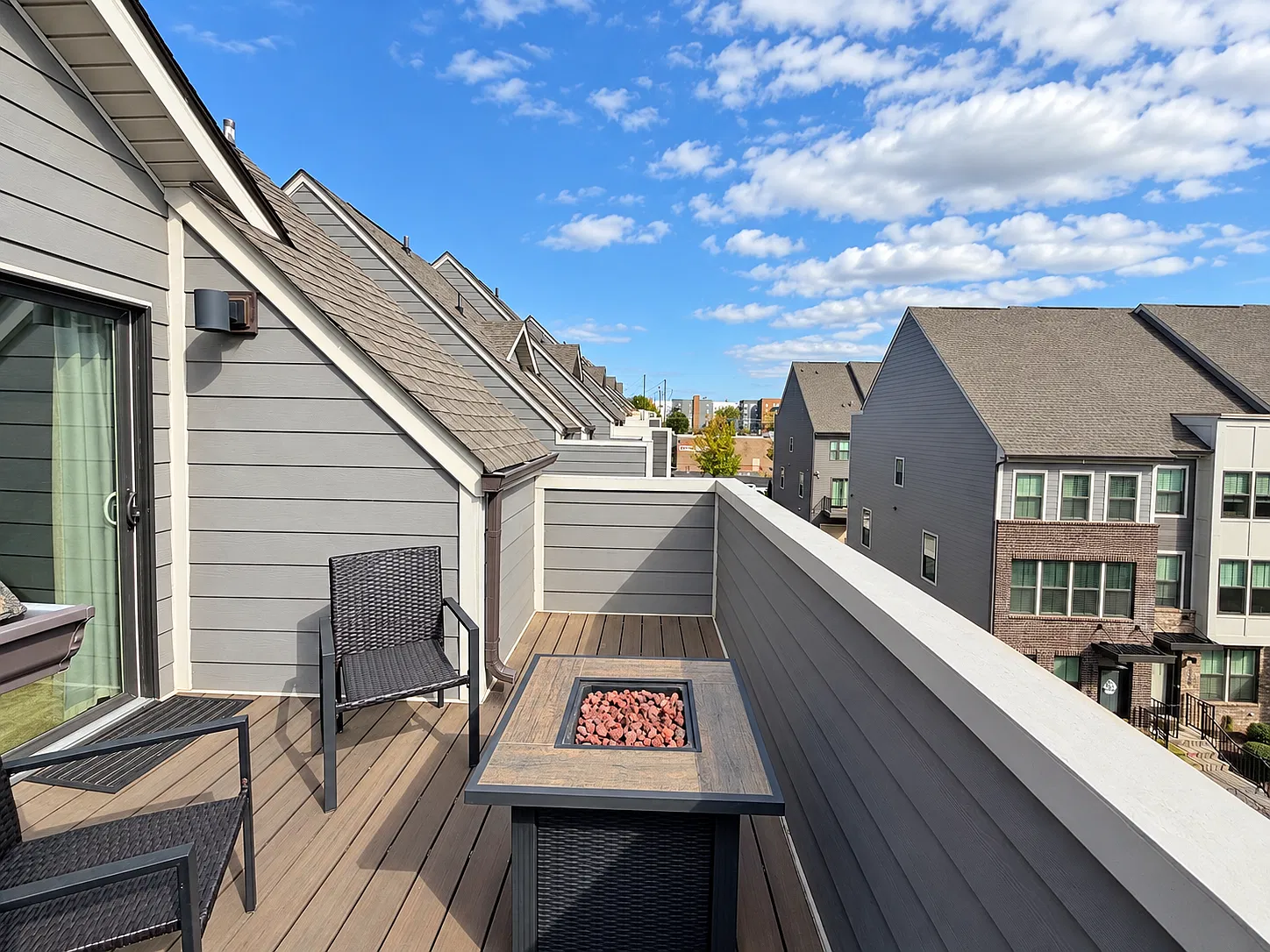 3 bed, 3.5 bath, 1664 sqft, $3,000 — Photo 3