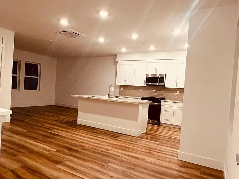 5699 Ironhorse Pkwy #E — Photo 5