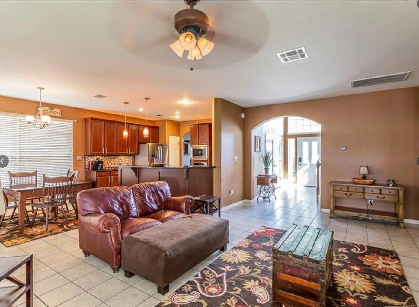5 bed, 4.0 bath, 3754 sqft, $3,500 — Photo 2