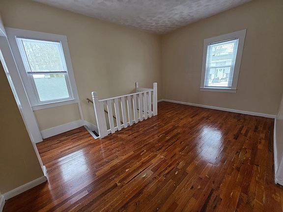 4th image of 15 Robart St #A2