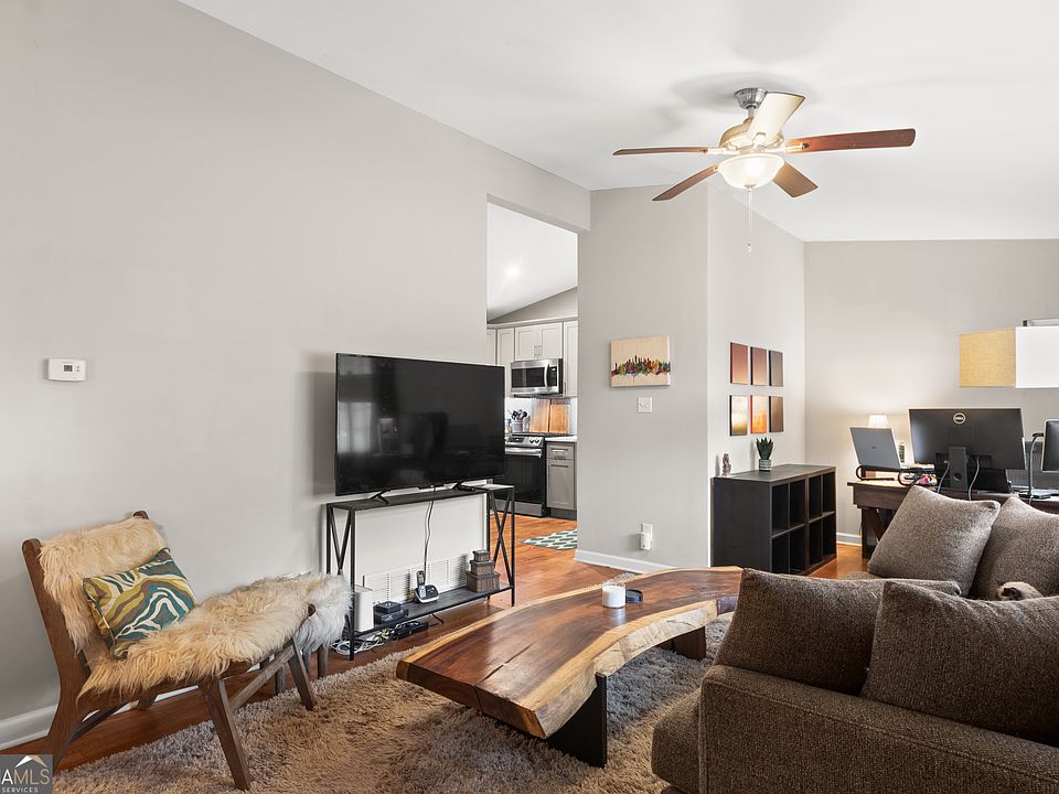 1st image of 326 Norton Cir SE