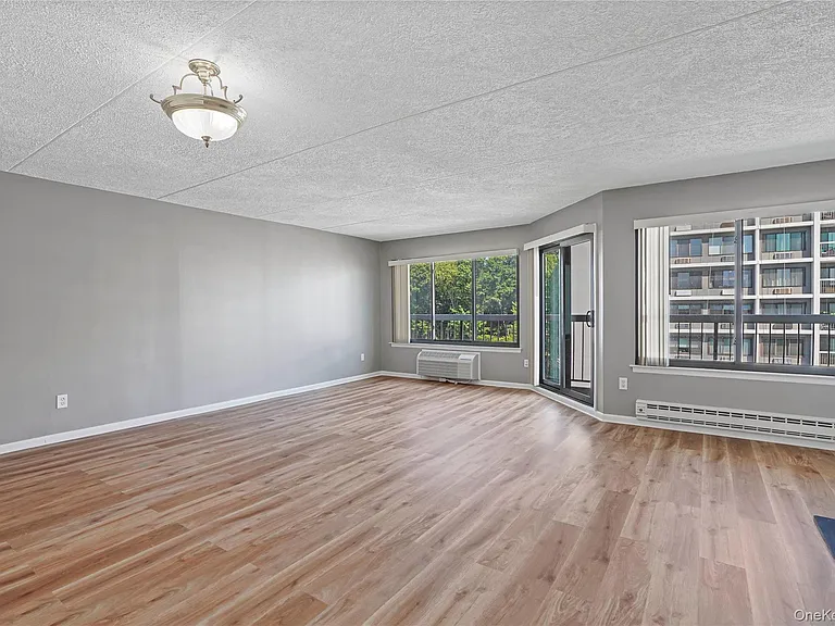 200 High Point Dr #6 PENTHOUSE — Photo 14