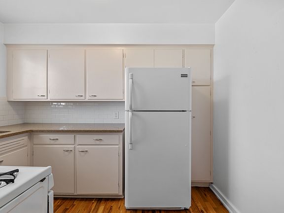 5th image of 912-914 Country Club Ave #10