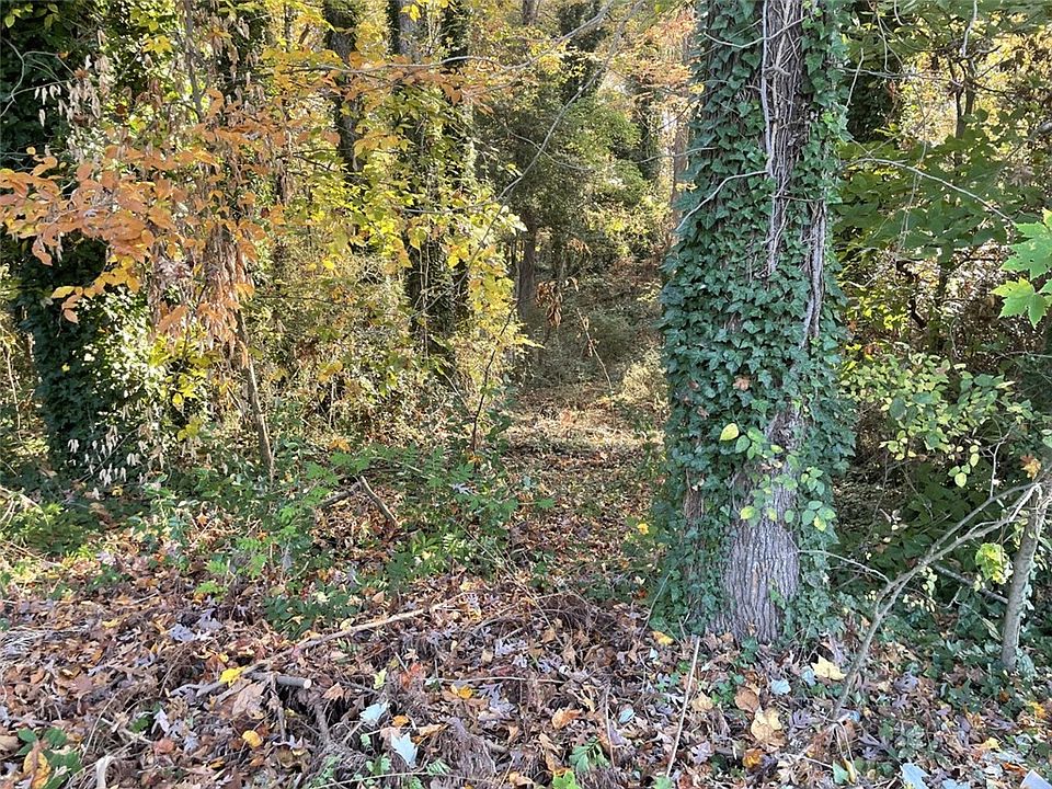 2nd image of 9 Brook Forest Dr