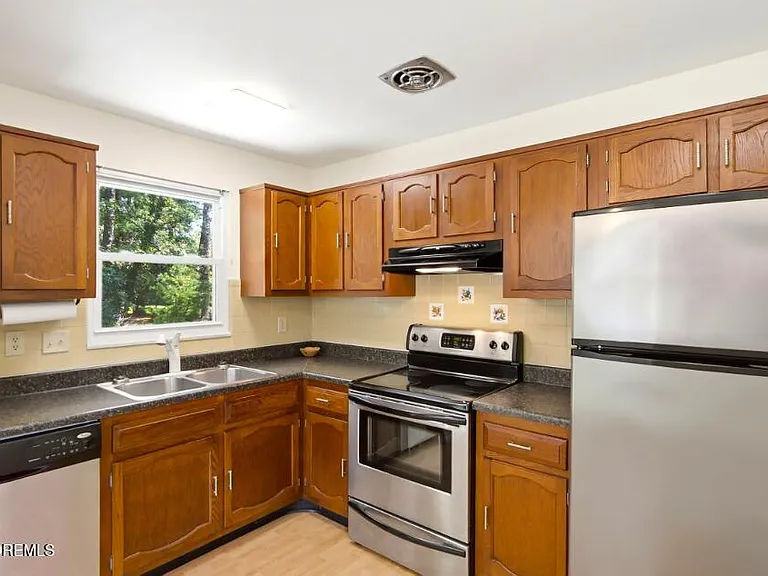 54 Constitution Blvd — Photo 9