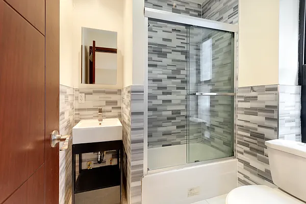 Rented by REZI | media 27