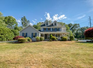 29 Lakeview Cir, Agawam, MA 01001