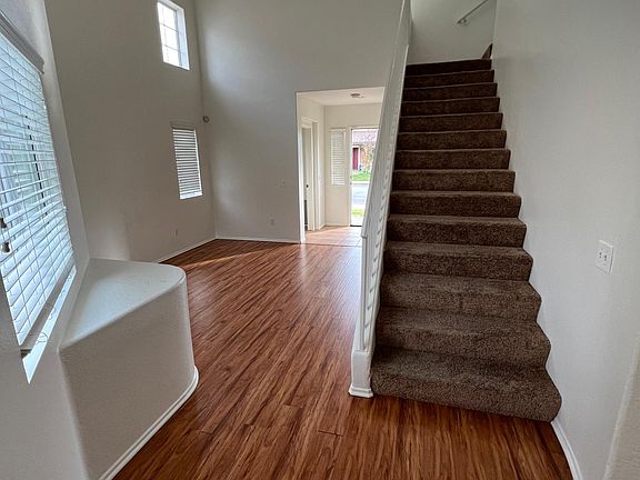 4th image of 39714 Chambray Dr
