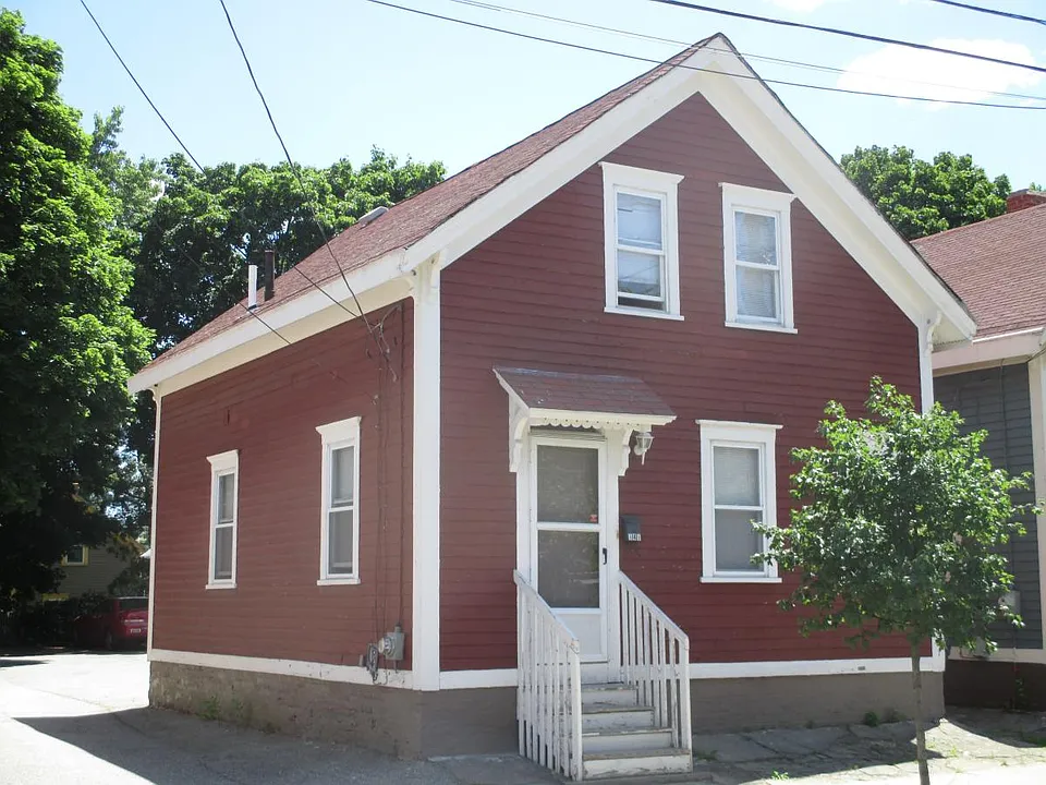 141 Bath St