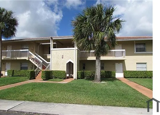 10126 Twin Lakes Dr — Photo 2