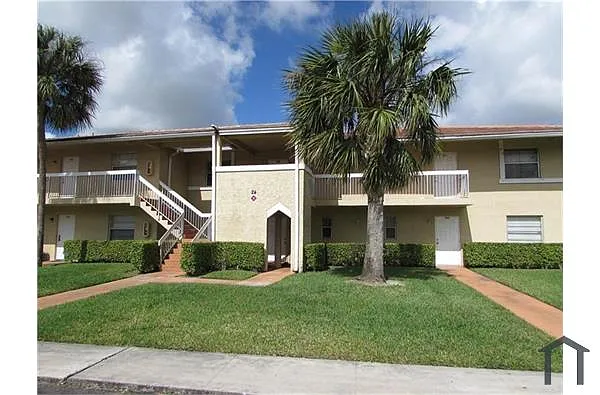 Building Photo - 10126 Twin Lakes Dr