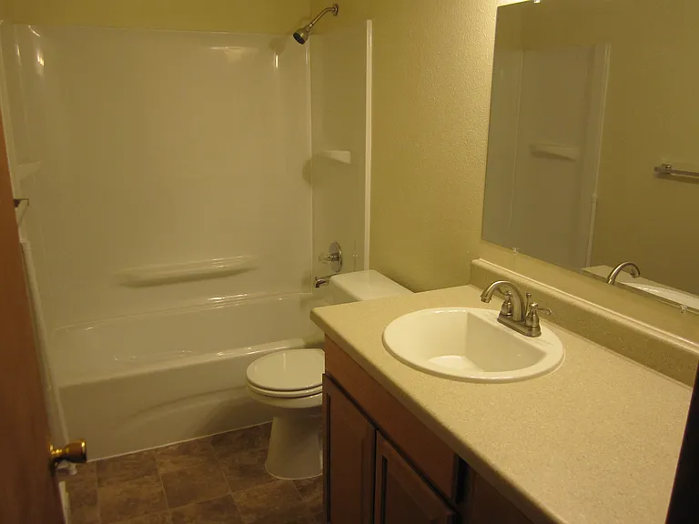 Fir Haven Apartments — Photo 2