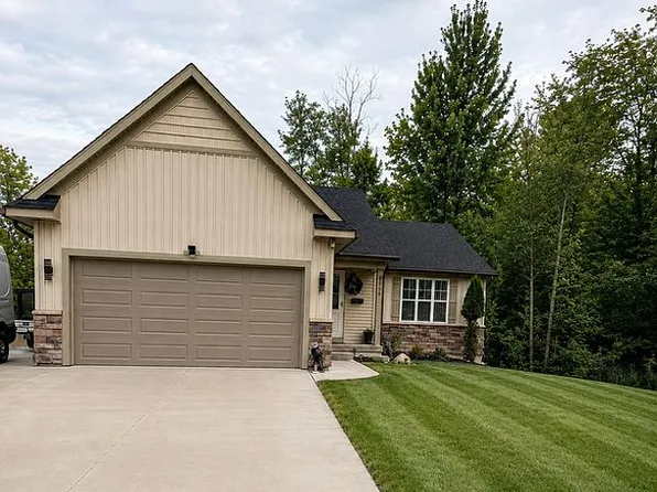 2866 Plover Dr SE, Kentwood, MI 49508