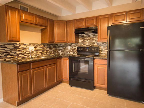 3rd image of 1100 Alvarado Dr SE APT 204