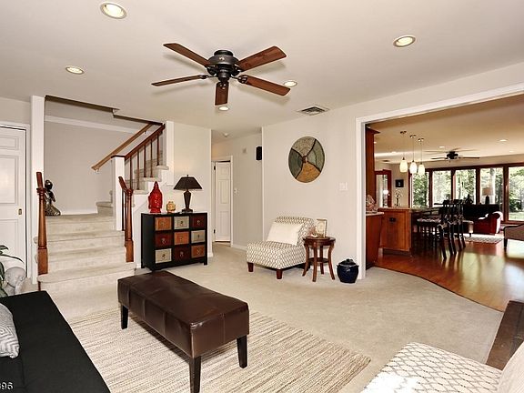 3rd image of 549 Franklin Ave