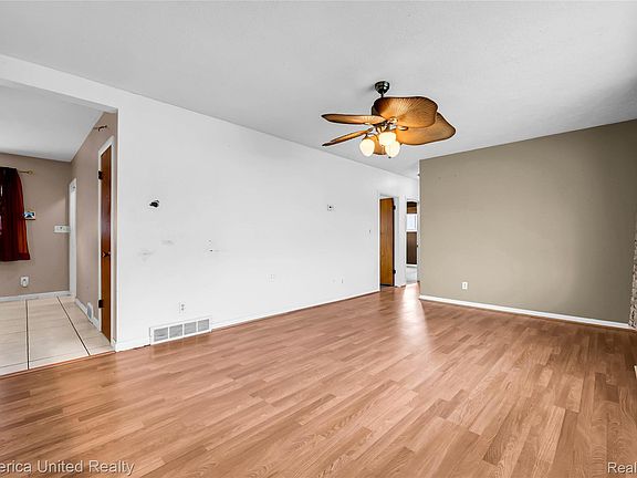 2nd image of 3450 Pershing St