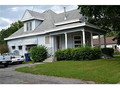 104 E Main St photo 1