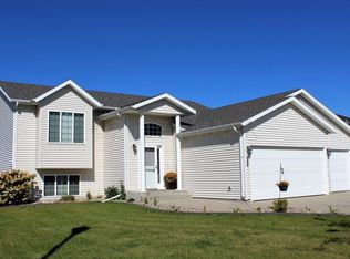 1100 39th Ave S, Moorhead, MN 56560