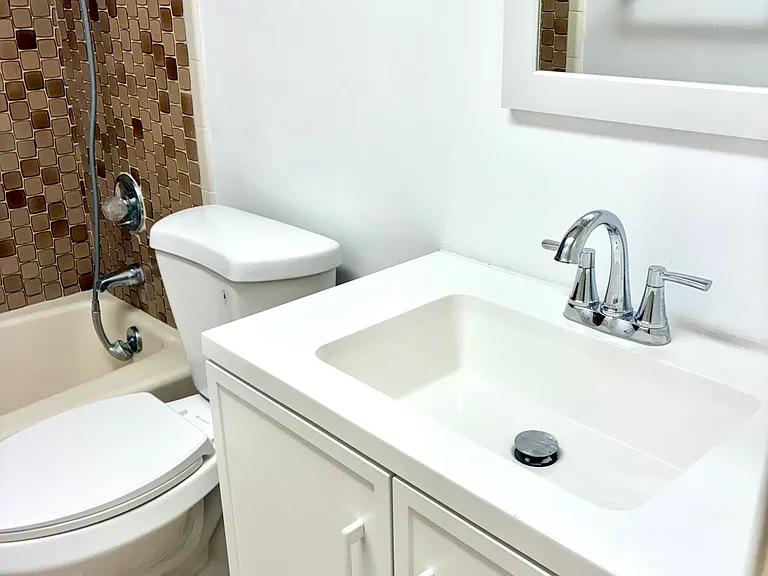 7424 SW 59th Ave — Photo 7