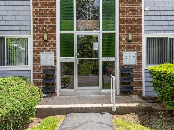494 Putnam Pike APT A9, Smithfield, RI 02828