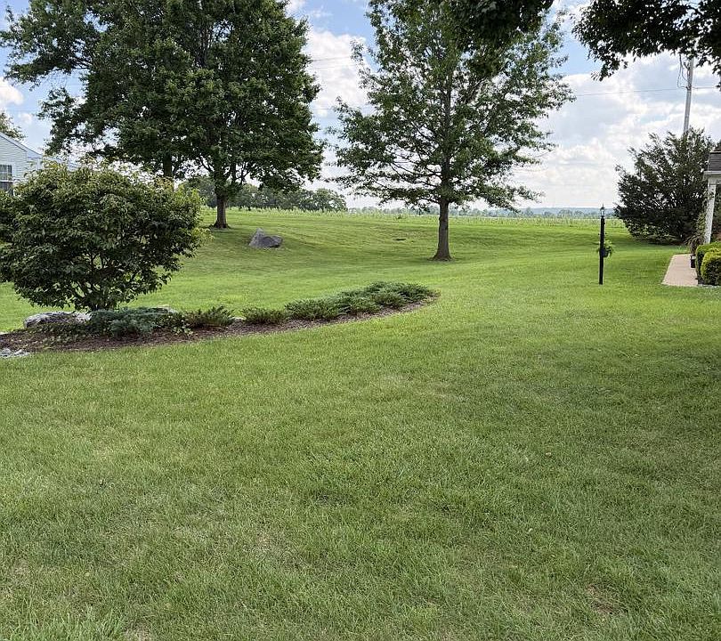 2nd image of 2152 Wexford Rd