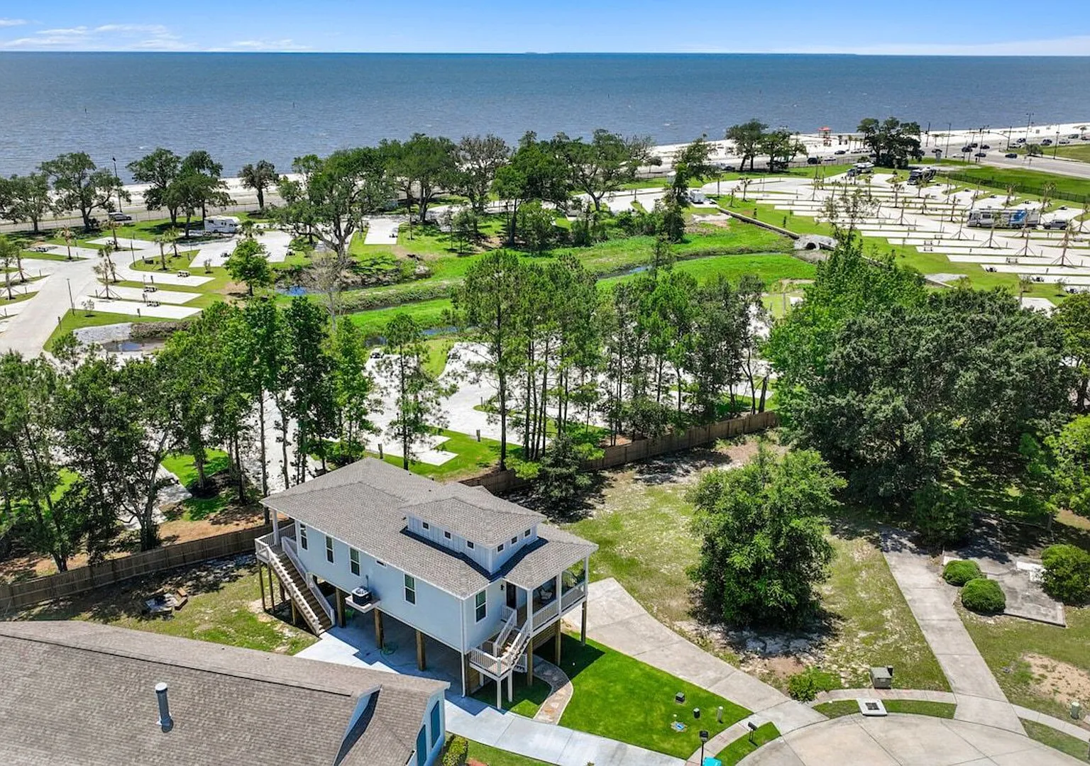 Seaside Serenity Boutique Home-Walk to beach! — Photo 3