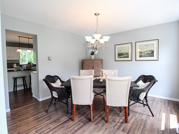 3rd image of 3413 Rolling Hills Dr