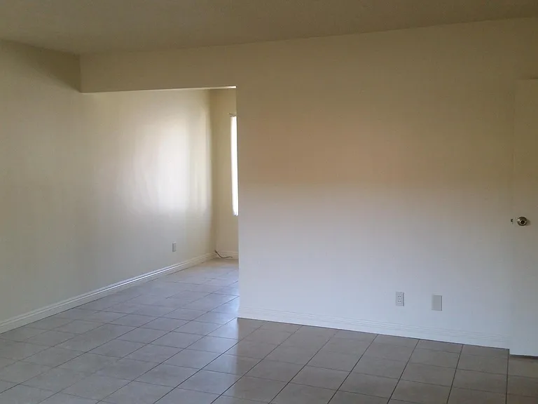 1631 N Allen Ave — Photo 7