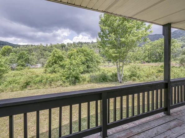 275 Dark Hollow Rd, Roan Mountain, TN 37687