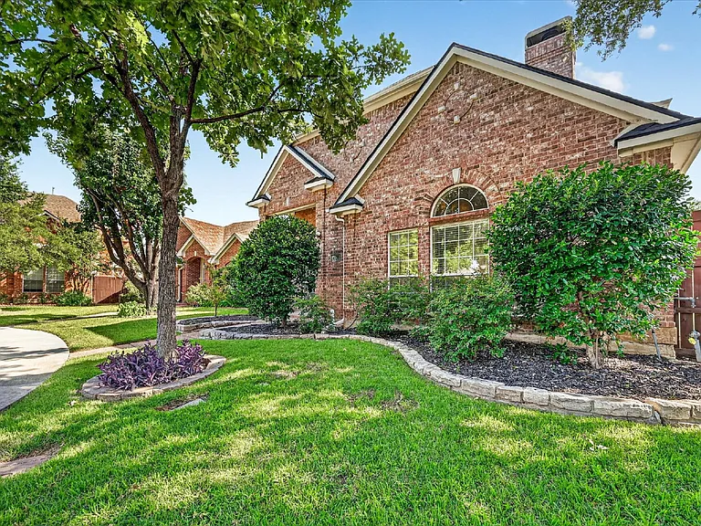 400 Breakers Point Ct — Photo 2