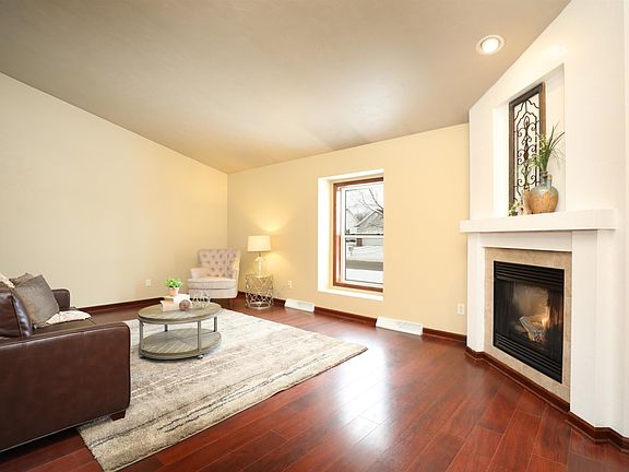 3rd image of 2279 Deer Prairie Dr