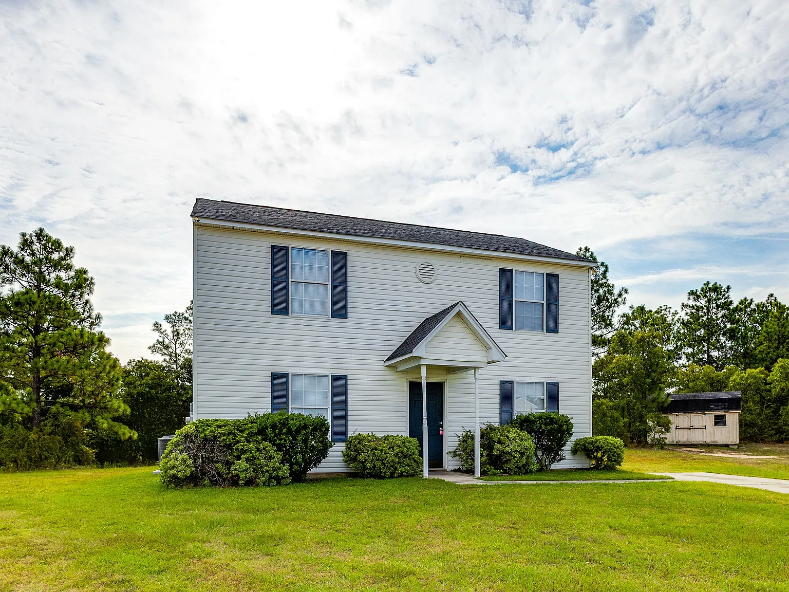 3 bed, 2.5 bath, 1350 sqft, $1,650 — Photo 1
