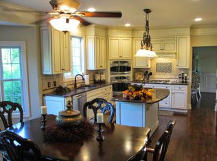 17 Tipperary Way, Ballston Lake, NY 12019