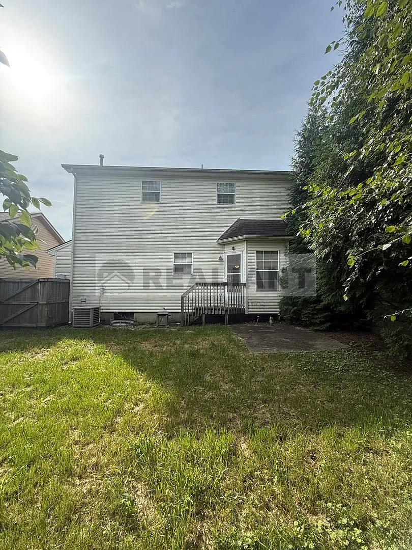 2 bed, 3.0 bath, 1300 sqft, $1,795 — Photo 2
