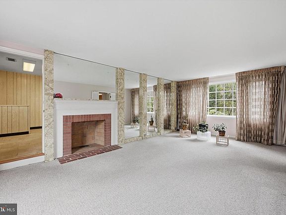 5th image of 359 Spring Valley Rd