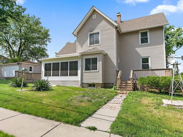 300 Stone St, South Elgin, IL 60177