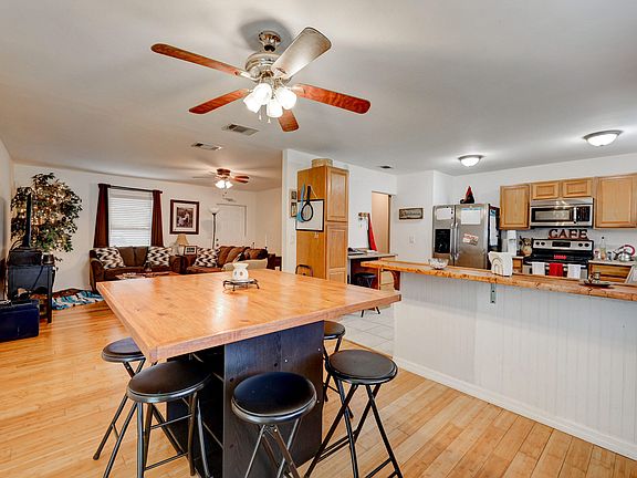 5th image of 357 SW Eastport Circle