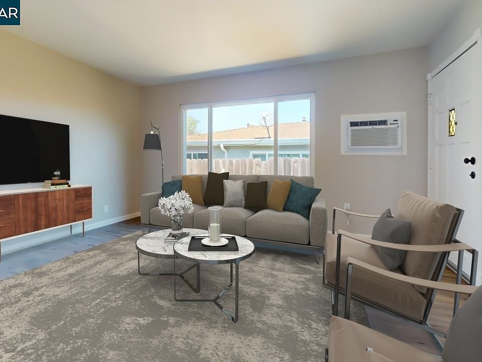 1st image of 3012 Plumleigh Ave