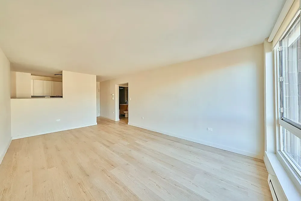 546 Main St — Photo 2