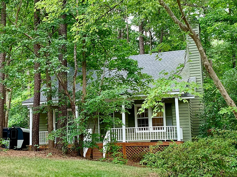 102 Chevron Cir — Photo 2