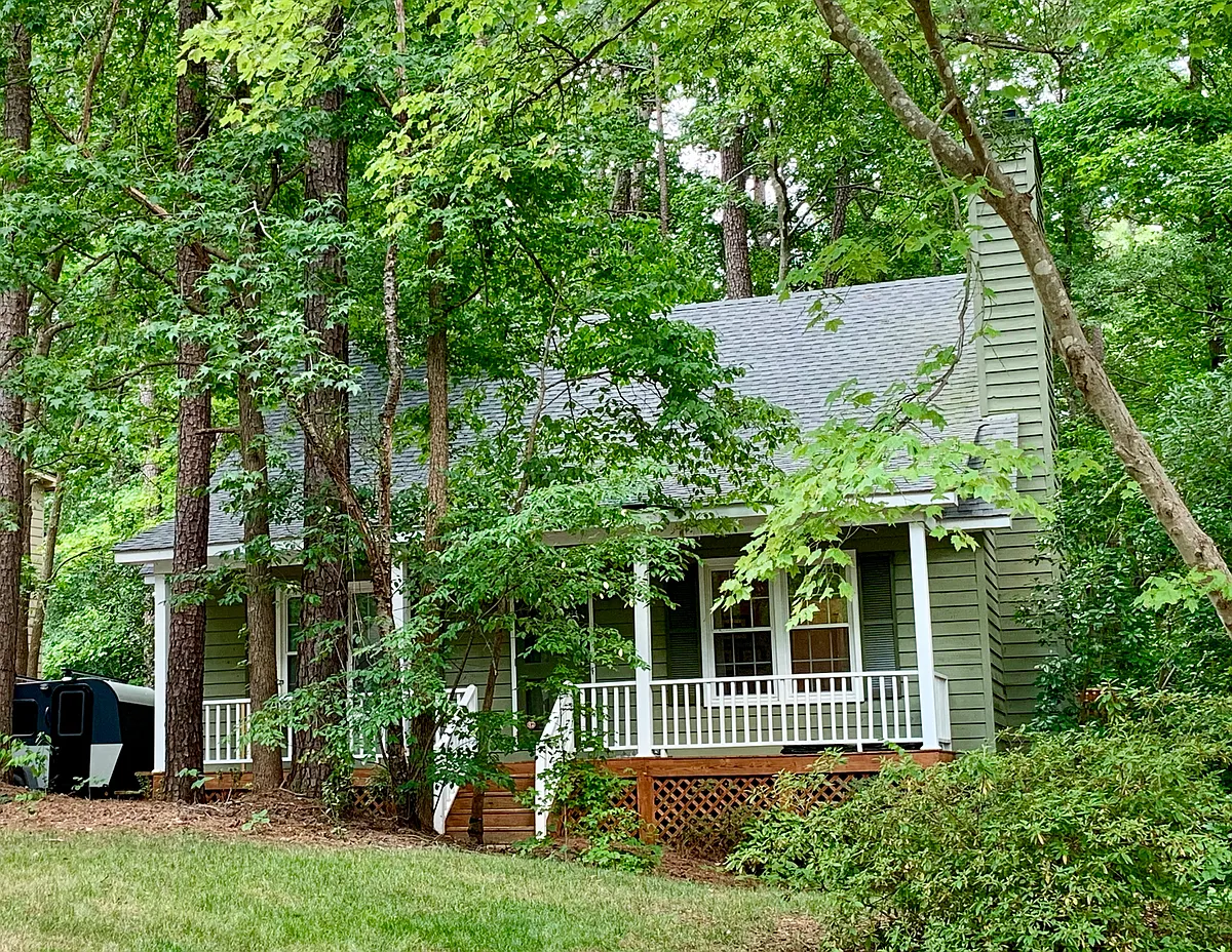 Building Photo - 102 Chevron Cir