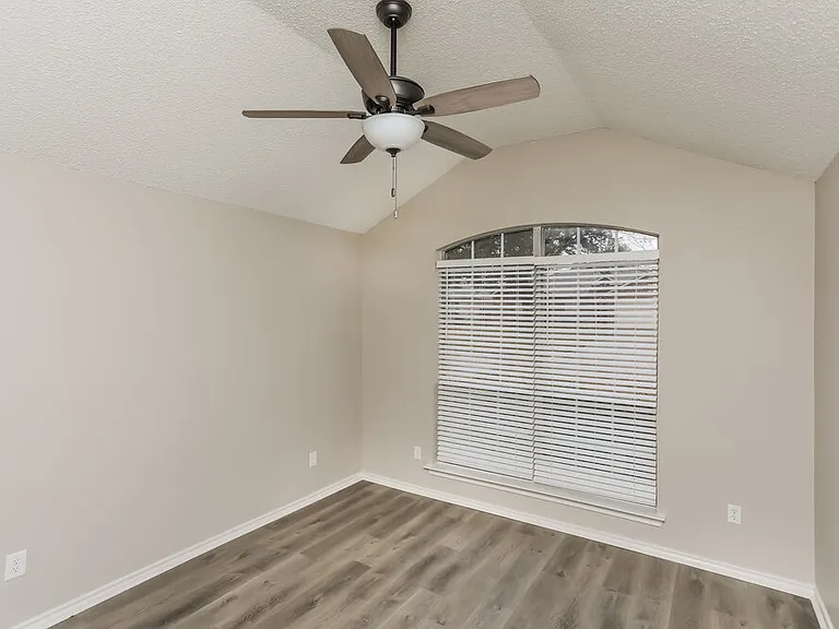 1512 Fern Dr — Photo 12