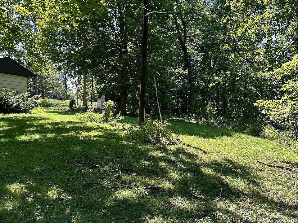 2nd image of 761 Lakeview Dr