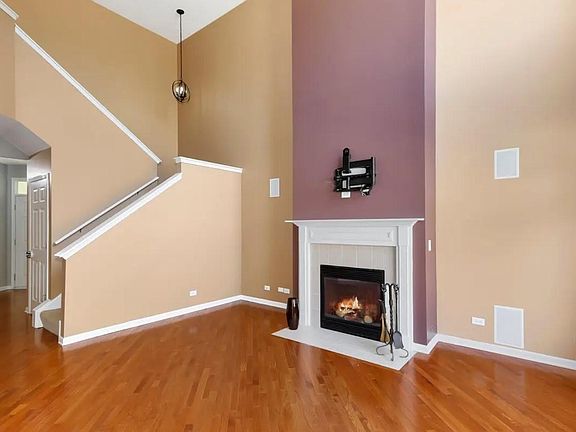 4th image of 350 Buckingham Ct