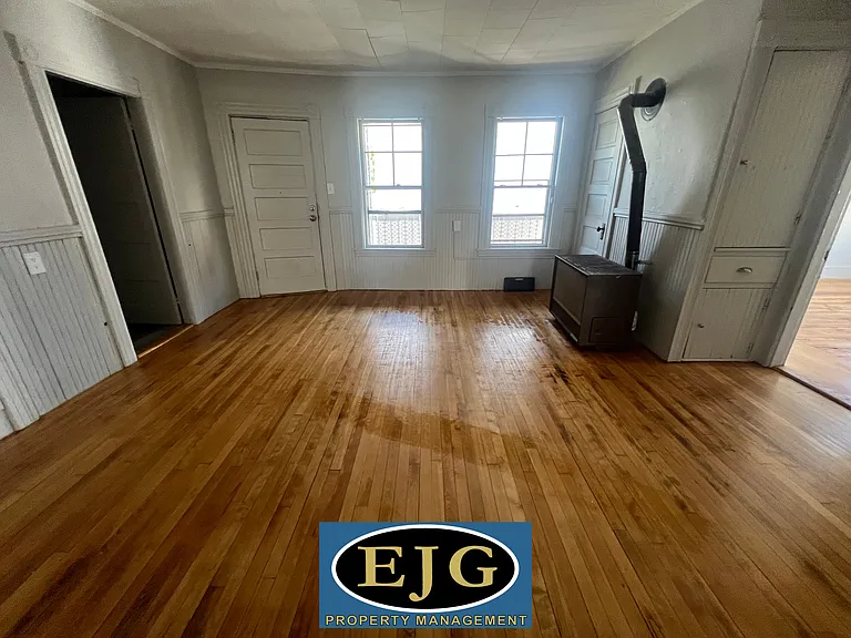 551 Montgomery St #2 — Photo 4