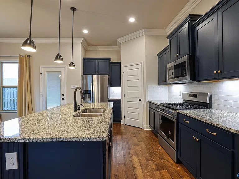 12786 Juniors Dr — Photo 4
