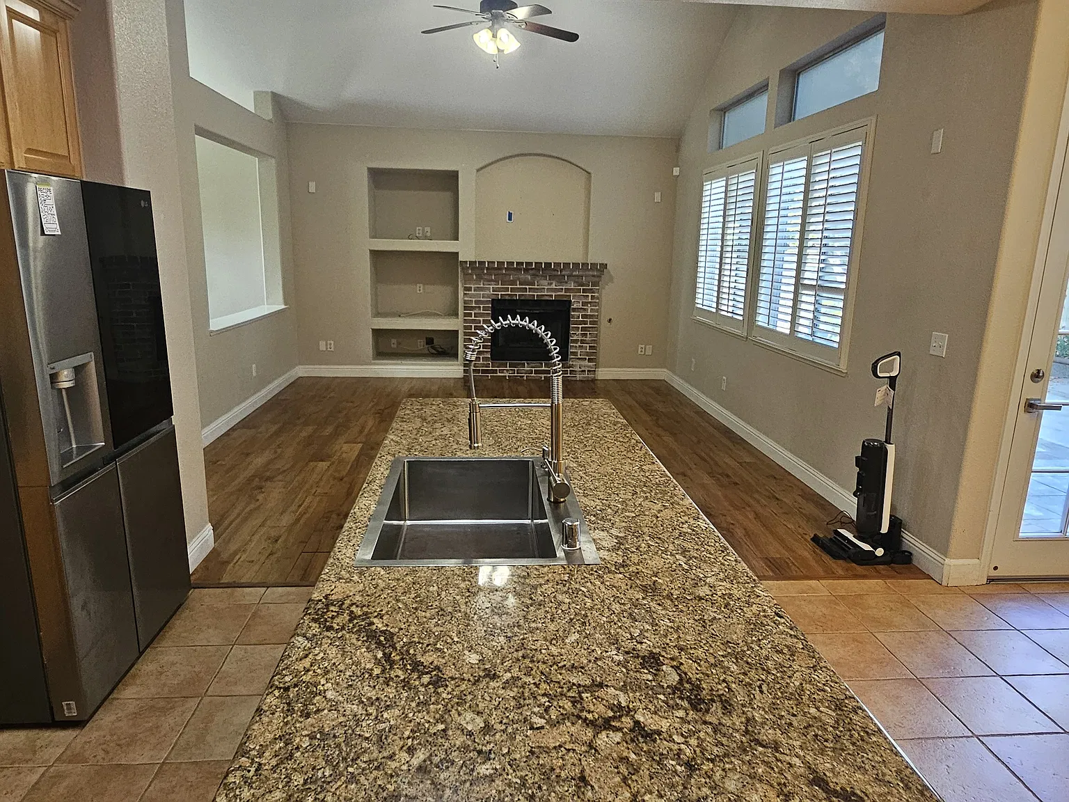 4 bed, 2496 sqft, $3,500 — Photo 4