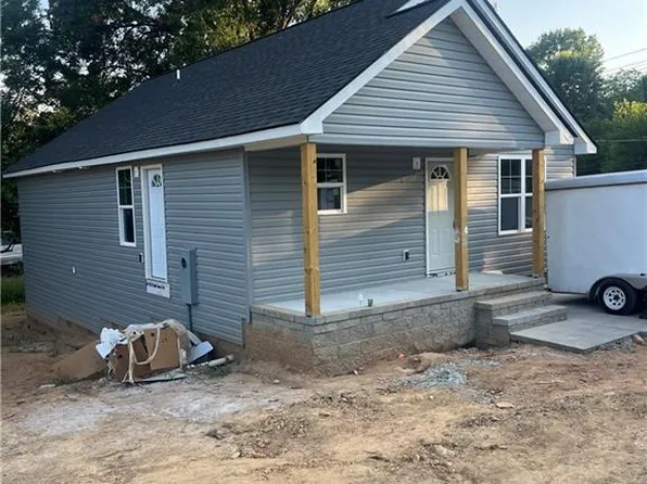 921 Redding Dr, High Point, NC 27260