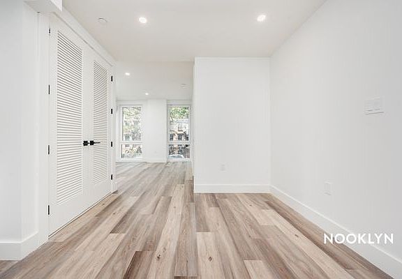 5th image of 445 Vanderbilt Ave #405